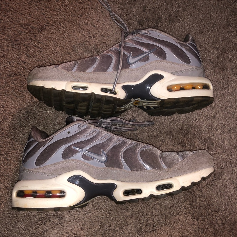 Nike Air Max Plus Lux Velvet Purple